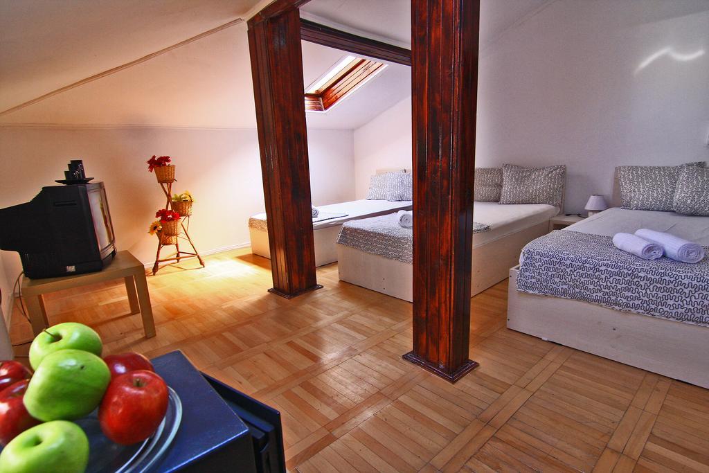 Nirvana Accommodation Bucarest Habitación foto